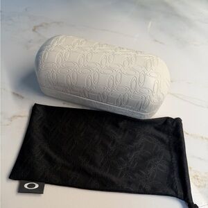 Oakley Textured White Case with Black Pouch